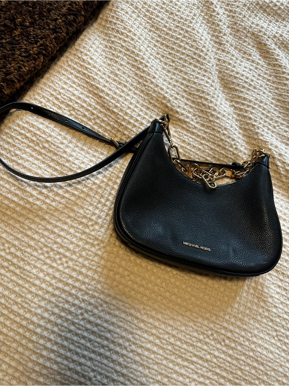 Michael Kors Large Black Pebbled Leather Shoulder Bag with Gold Chain Accent - Picture 3 of 9